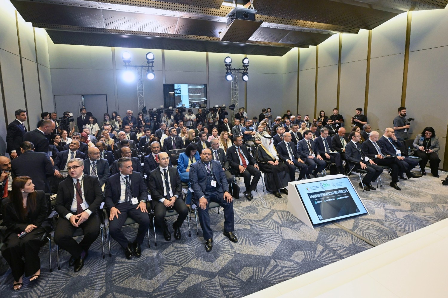 Bakıda İİB Qrupunun İllik Toplantıları çərçivəsində İnvestisiya Perspektivləri Forumu keçirilir